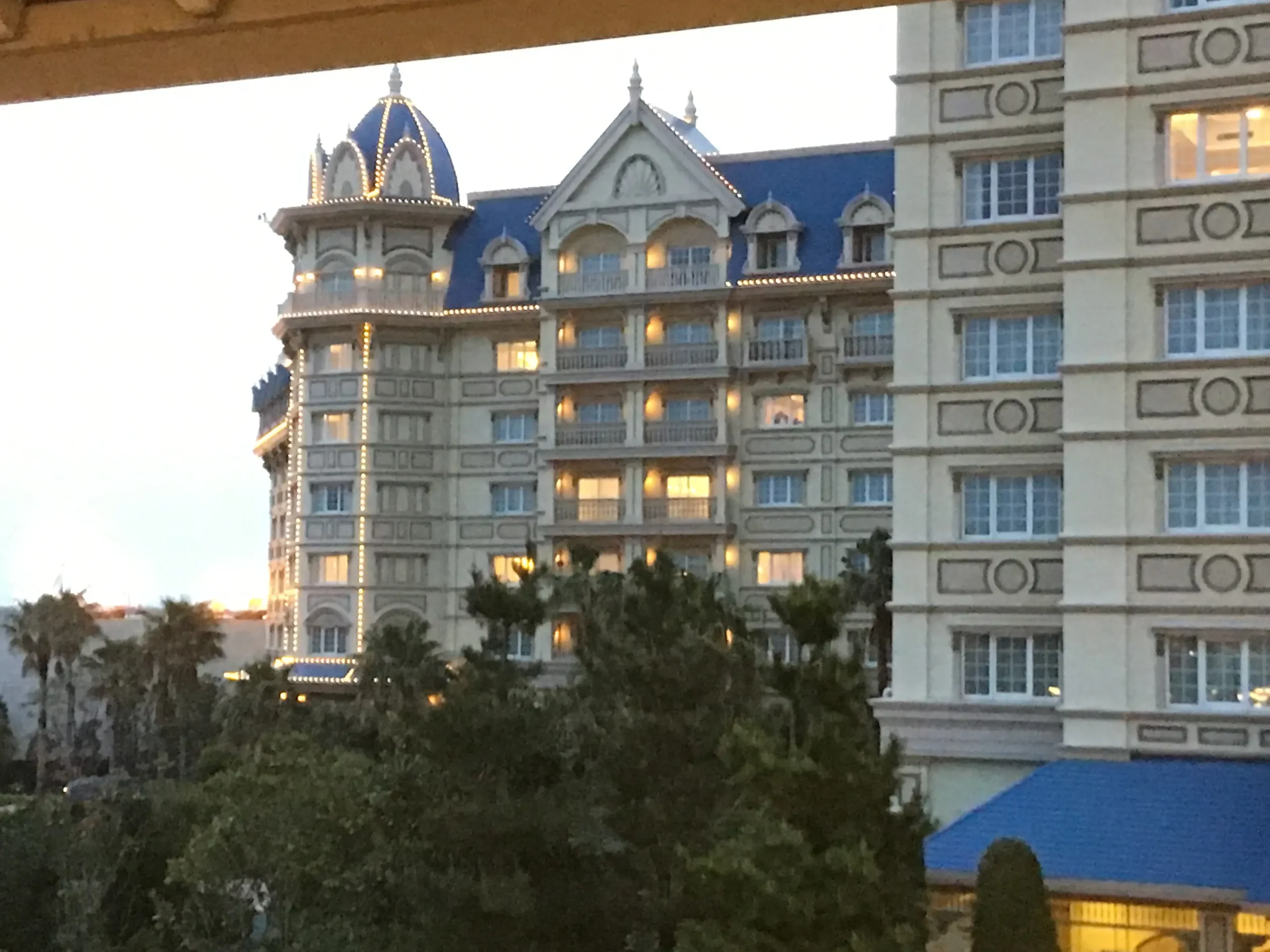 東京ディズニーランドホテルの外観